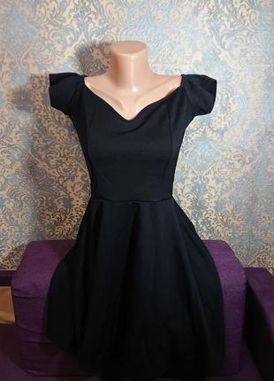 Черное платье с красивым вырезом открытые плечи размер s/m1 фото