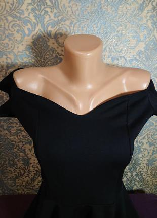 Черное платье с красивым вырезом открытые плечи размер s/m6 фото