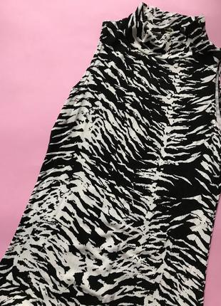 Платье миди черно белый принт