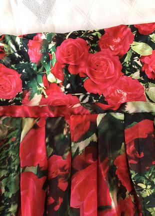 Нереально шикарне плаття на брителях «живі троянди»4 фото