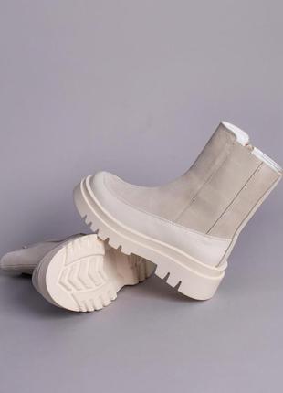 Женские замшевые молочные ботинки челси