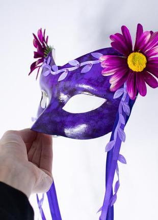 Фіолетова маска з квітами2 фото
