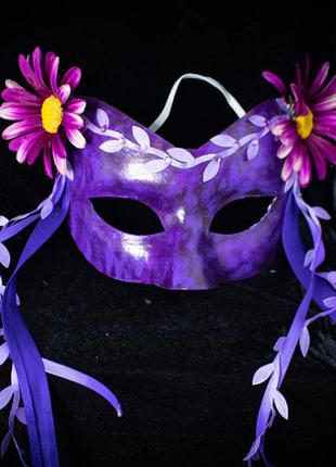 Фіолетова маска з квітами3 фото
