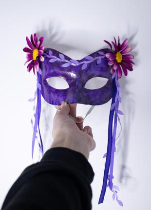 Фіолетова маска з квітами4 фото