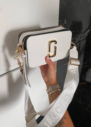Marc jacobs snapshot white/gold logo брендовая белая стильная мини сумочка с ремешком модна біла міні сумка