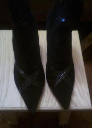 Женские черные ботинки замшевые, на тонком каблуке,остроносые1 фото