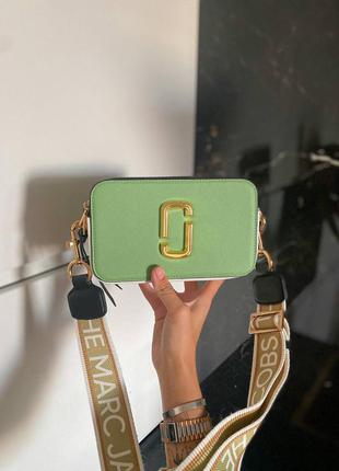 Marc jacobs snapshot mint /gold /white logo брендовая фисташковая зелёная мини сумочка с ремешком зелена фісташкова стильна міні сумка3 фото