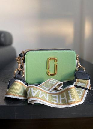 Marc jacobs snapshot mint /gold /white logo брендовая фисташковая зелёная мини сумочка с ремешком зелена фісташкова стильна міні сумка2 фото