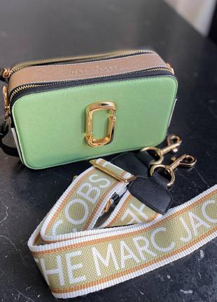 Marc jacobs snapshot mint /gold /white logo брендовая фисташковая зелёная мини сумочка с ремешком зелена фісташкова стильна міні сумка5 фото