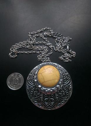 Великий етнічний кулон на ланцюжку