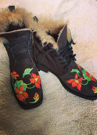 Ботинки на меху с настурциями
