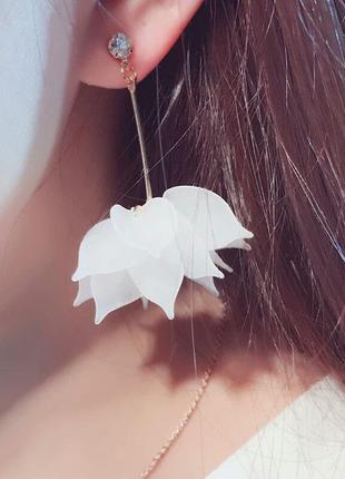 Жіночі сережки гвоздики "квіточки" білі7 фото