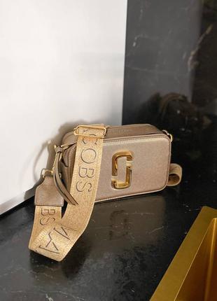 Marc jacobs snapshot gold брендовая золотая мини сумочка шикарна золотиста міні сумка10 фото