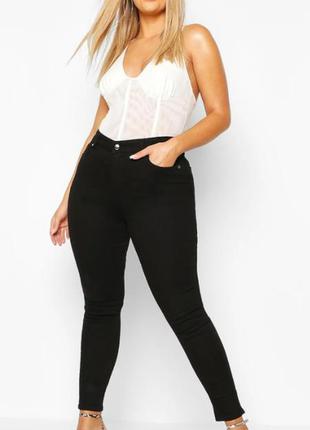 Мегаклассные стрейчевые джинсы скинни батал boohoo