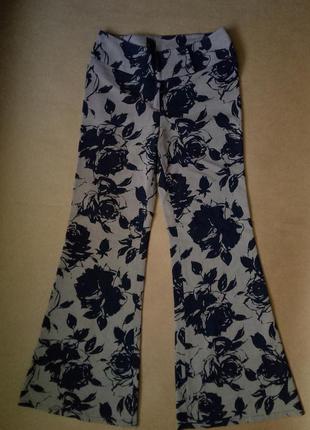 Бавовняні штани -кльош у квітковий принт