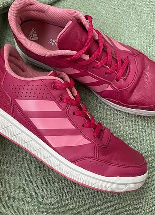 Кроссовки adidas оригинал р.36,5