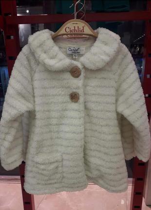 Нарядное пальтишко цвета шампань