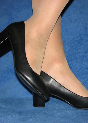Женские матовые черные туфли на устойчивом каблуке размер 406 фото