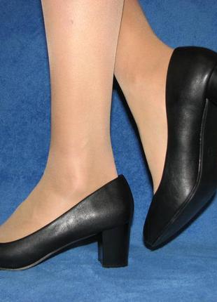 Женские матовые черные туфли на устойчивом каблуке размер 407 фото