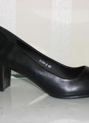 Женские матовые черные туфли на устойчивом каблуке размер 404 фото