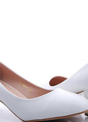 Свадебные белые туфли на устойчивом каблуке большого размера  431 фото