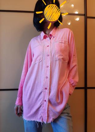 Эффектная, удлиненная  розовая рубашка варёнка с крыльями в пайетки италия4 фото