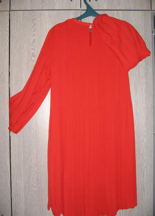 Платье алое зара в отличном состоянии,куплено в сша.двухслойное-снаружи свободное плиссе,внутри узко3 фото
