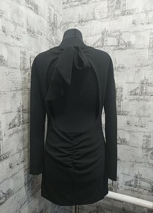 Маленькое черное  платье с красивой спиной с вырезом и бантом, короткое3 фото