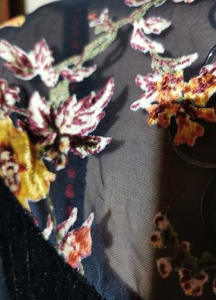 Теплое трикотажное платье zara trafaluc двунитка с бархатными набивными цветами мини короткое туника5 фото