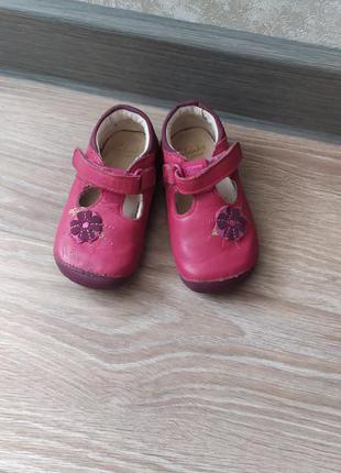Шкіряні туфлі мокасини clarks first shoes на дівчинку 5 h-устілка 13.5 див.