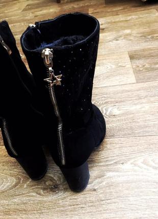 Красиві жіночі замшеві чоботи на зиму зимові жіночі чоботи із замші чорні жіночі чоботи на підборах5 фото