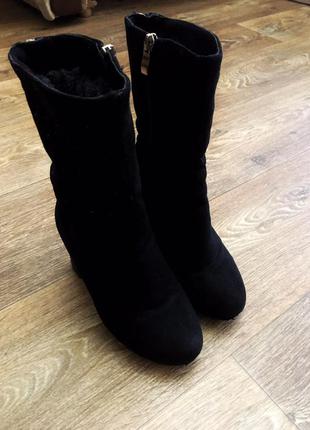 Красиві жіночі замшеві чоботи на зиму зимові жіночі чоботи із замші чорні жіночі чоботи на підборах4 фото