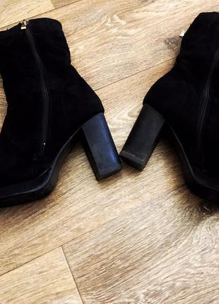 Красиві жіночі замшеві чоботи на зиму зимові жіночі чоботи із замші чорні жіночі чоботи на підборах6 фото