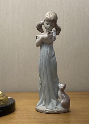 Фарфоровая статуэтка lladro «не забывай меня».