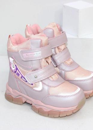 Ботинки для девочек зимние на двух липучках в розовом цвете.