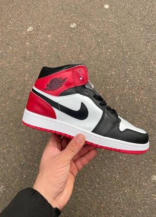 Классные женские высокие зимние кроссовки nike air jordan 1 retro красные с чёрным и белым на меху