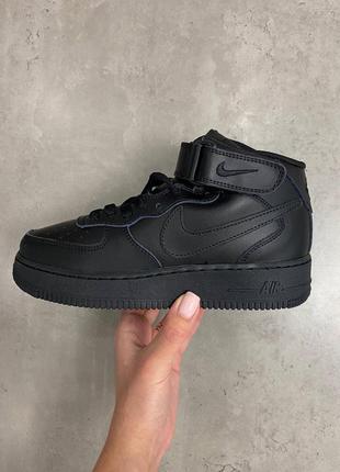 Женские зимние высокие кожаные черные кроссовки на меху nike air force🆕зимние найк1 фото