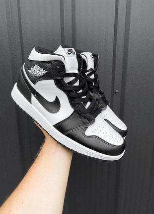 Стильні чоловічі високі кросівки nike air jordan 1 retro чорно-білі