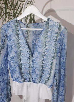 Боди с рукавами воланами от missguided/змеиный принт/шифоновое боди.блузас рукавами воланами8 фото