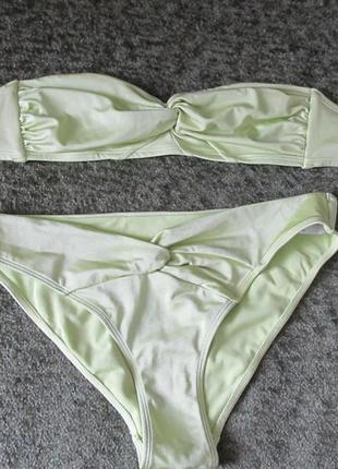 Красивый купальник.