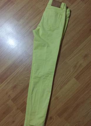 Джинсы брюки лимонного цвета zara
