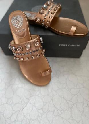 Vince camuto новые кожаные тапки босоножки