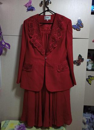 Костюм женский красный, вышивка,юбка шифон1 фото