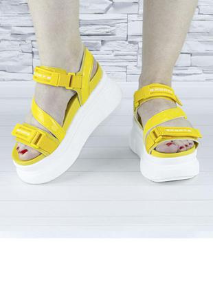 Босоніжки жіночі жовті спортивні стильні на платформі на липучках (b-627)