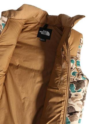 Оригінальна жилет чоловічий the north face saikuru waistcoat brown green print (nf0a3y3zu95)5 фото