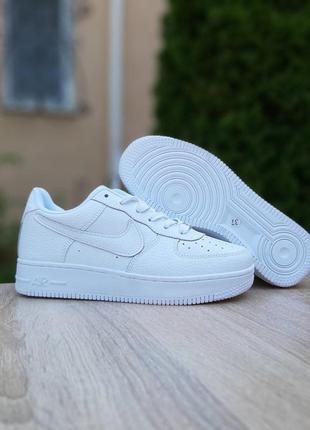 Жіночі кросівки nike air force білі з тисненням sin4 фото