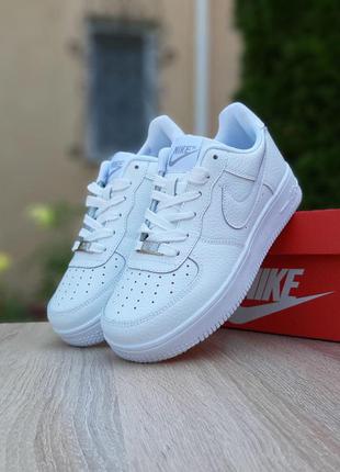 Женские кроссовки nike air force белые с теснением sin