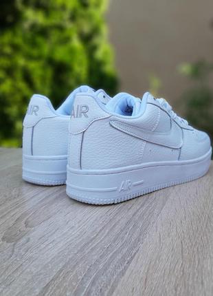 Жіночі кросівки nike air force білі з тисненням sin2 фото