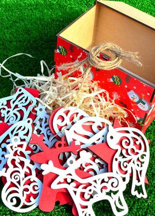 Елітний мега-набір ялинкових іграшок 18 шт в коробці червоно-білі дерев'яні новорічні5 фото