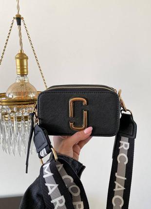 Marc jacobs snapshot black / gold mini брендовая черная стильная мини сумочка с ремешком жіноча модна чорна міні сумка9 фото